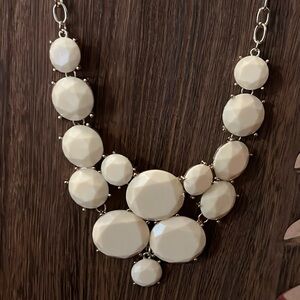 3/$18 Beautiful 12” Ivory/Gold Statement Necklace - New - Lot 435
